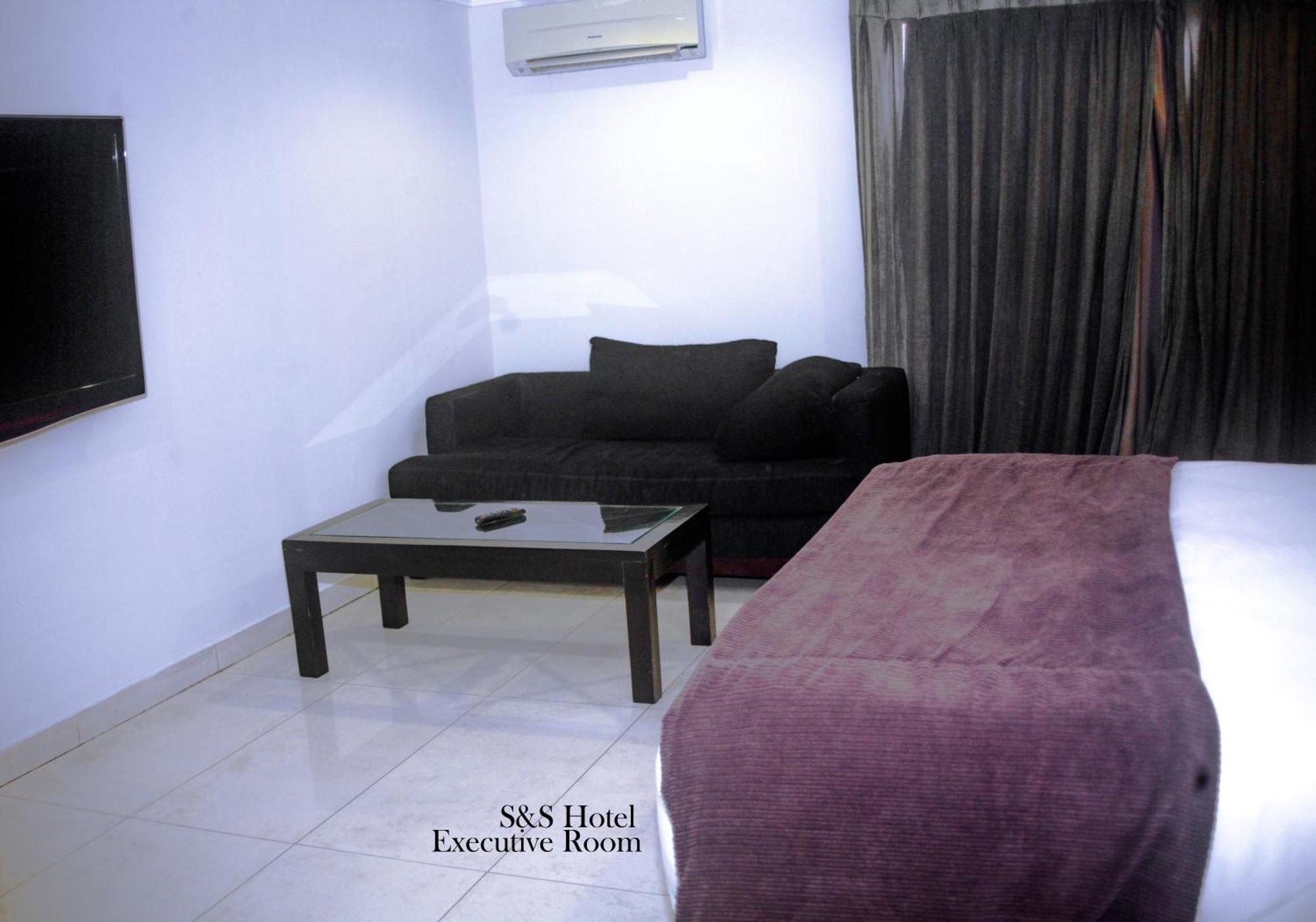 S & S Hotel & Suites Lagos Exterior foto